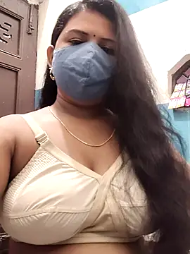 Snapshot of Dr_Chhaya chatting on 11.21.25 Dr Chhaya online show from 11.21.25