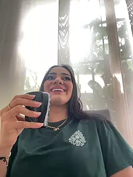 Snapshot of mallie_quinn chatting on 12.12.24 mallie quinn online show from 12.12.24