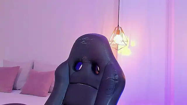 Snapshot of mallie_quinn chatting on 02.07.25 mallie quinn online show from 02.07.25