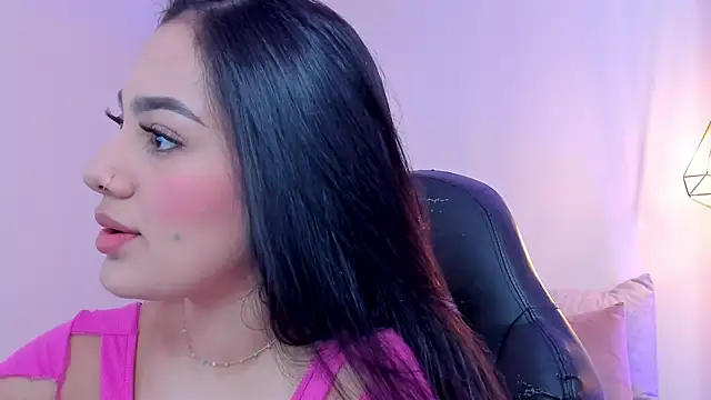 Snapshot of mallie_quinn chatting on 02.12.25 mallie quinn online show from 02.12.25