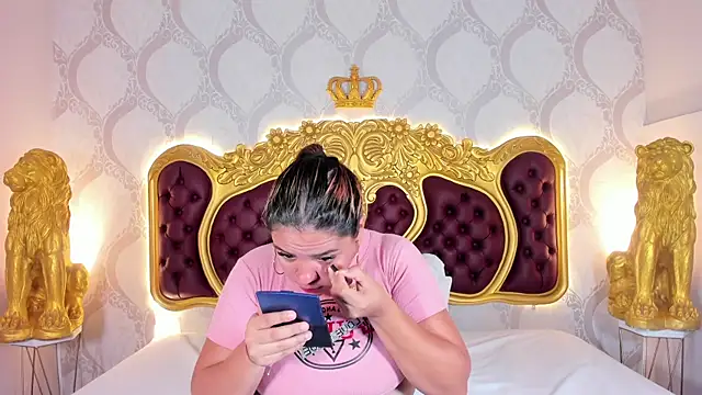 KendralHolson online show from 11.09.25