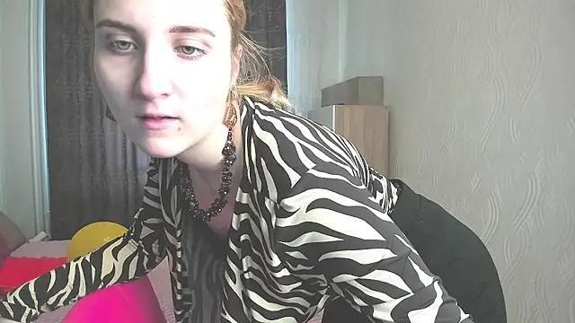 Miss Elsa  online show from 02.14.25