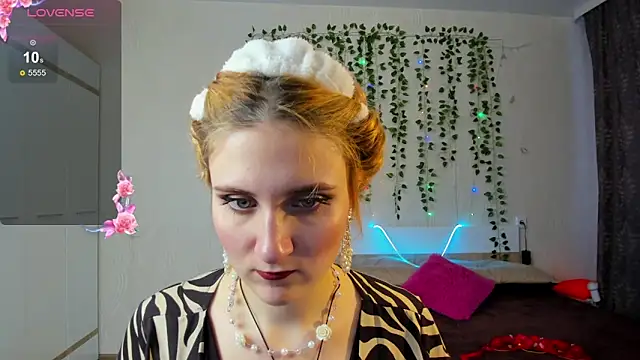 Miss Elsa  online show from 03.08.25