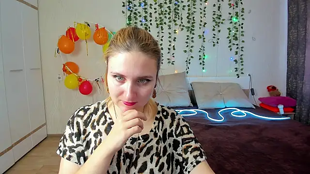 Miss Elsa  online show from 03.17.25