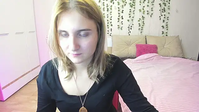 Miss Elsa  online show from 10.02.25