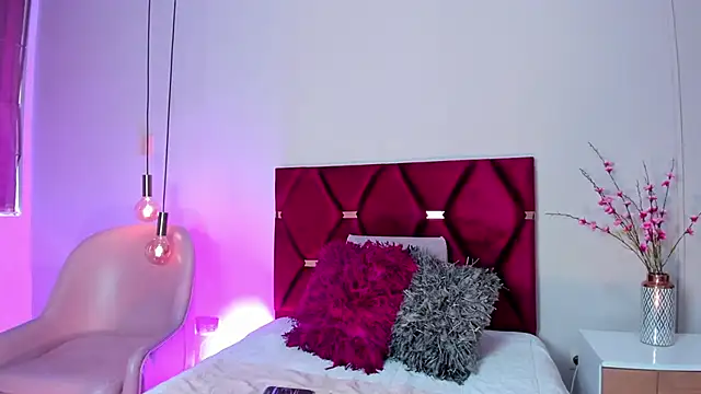 Snapshot of AntonellaHall_ chatting on 12.28.24 AntonellaHall online show from 12.28.24