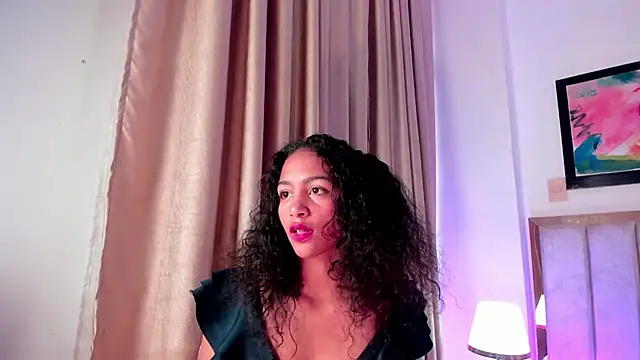 Snapshot of AntonellaHall_ chatting on 01.24.25 AntonellaHall online show from 01.24.25