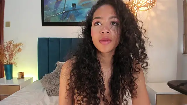 Snapshot of AntonellaHall_ chatting on 03.11.25 AntonellaHall online show from 03.11.25