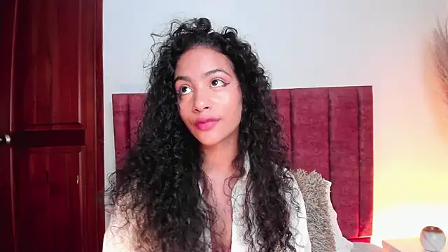 Snapshot of AntonellaHall_ chatting on 09.17.25 AntonellaHall online show from 09.17.25