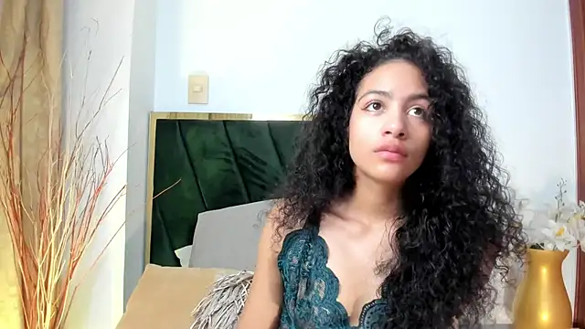 Snapshot of AntonellaHall_ chatting on 09.28.25 AntonellaHall online show from 09.28.25