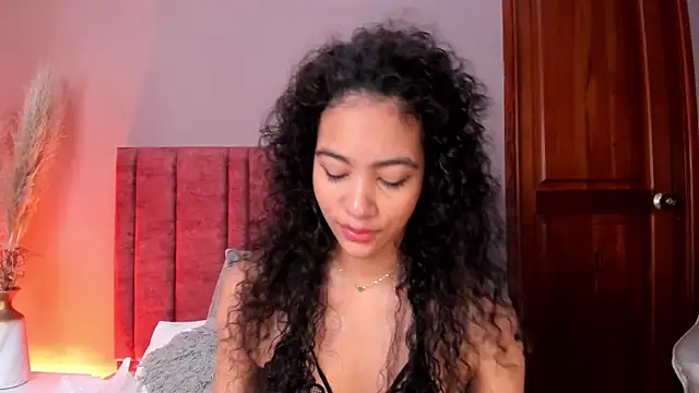 Snapshot of AntonellaHall_ chatting on 11.21.25 AntonellaHall online show from 11.21.25