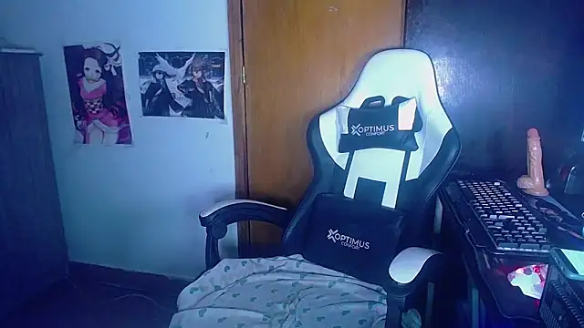 Snapshot of gigiqueen_18 chatting on 12.11.24 gigiqueen 18 online show from 12.11.24