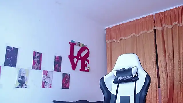 Snapshot of gigiqueen_18 chatting on 10.02.25 gigiqueen 18 online show from 10.02.25