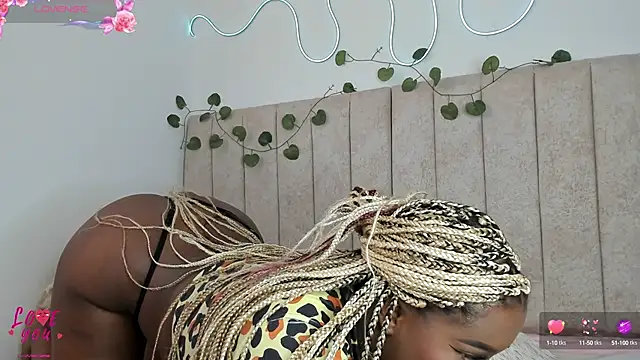 Kaseydelvey online show from 09.29.25