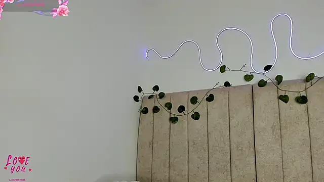 Kaseydelvey online show from 10.20.25