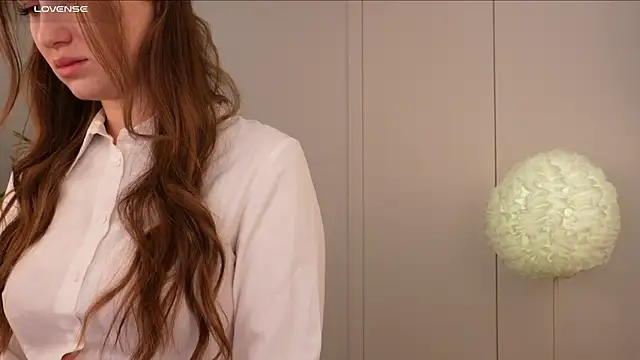 Lilly Colins online show from 01.30.25