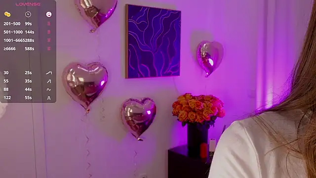 Lilly Colins online show from 02.15.25