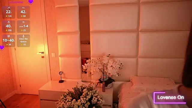 Lilly Colins online show from 10.10.25