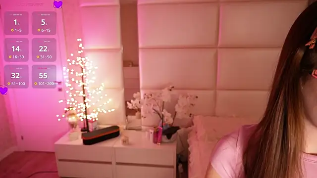 Lilly Colins online show from 04.03.26