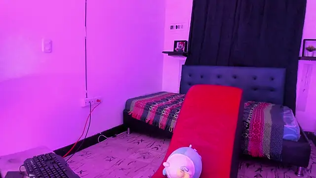 Snapshot of Camila_TransGirl chatting on 03.01.25 Camila TransGirl online show from 03.01.25