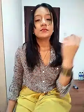 Snapshot of cami_victoria chatting on 09.29.25 cami victoria online show from 09.29.25