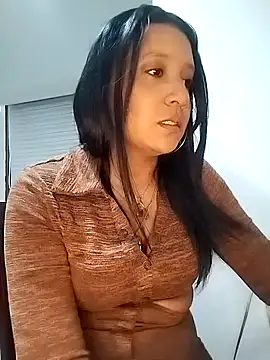 Snapshot of cami_victoria chatting on 01.05.26 cami victoria online show from 01.05.26