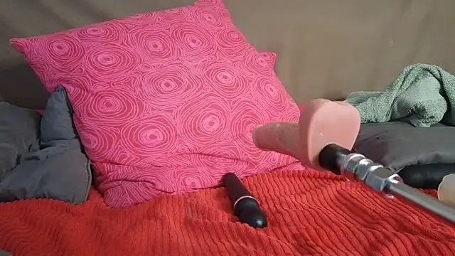 Snapshot of Estrellas_30 chatting on 09.25.25 Estrellas 30 online show from 09.25.25