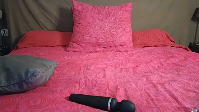 Snapshot of Estrellas_30 chatting on 09.27.25 Estrellas 30 online show from 09.27.25