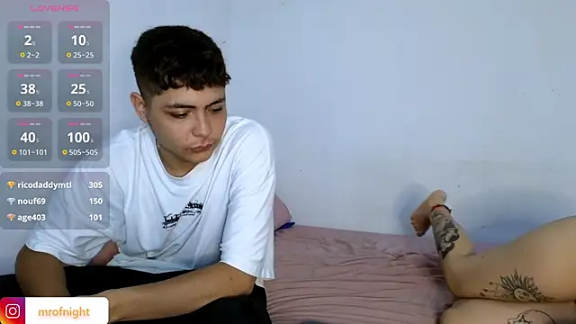 Snapshot of kitty_of_nighttt chatting on 11.21.25 kitty of nighttt online show from 11.21.25