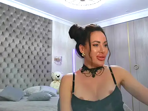 TianaPosh online show from 03.15.25