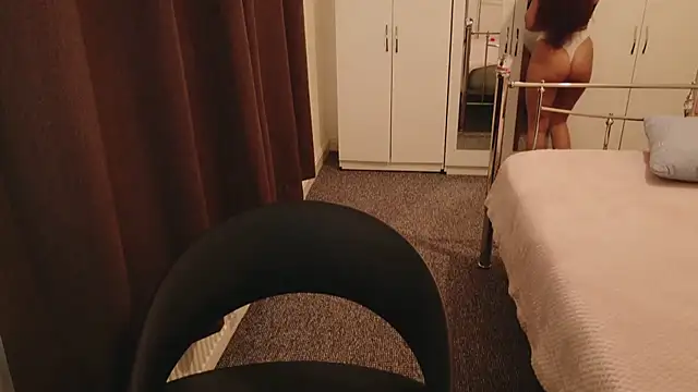 Snapshot of karlaolivia chatting on 10.03.25 karlaolivia online show from 10.03.25