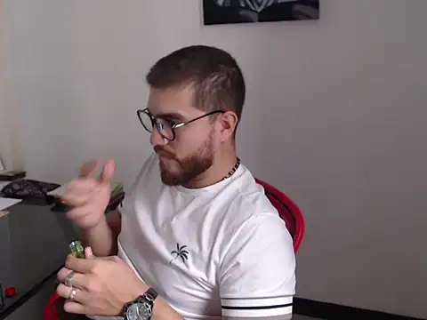 Snapshot of Dylanwish chatting on 10.06.25 Dylanwish online show from 10.06.25