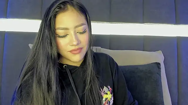 Snapshot of nicolle_pierce chatting on 02.05.25 nicolle pierce online show from 02.05.25