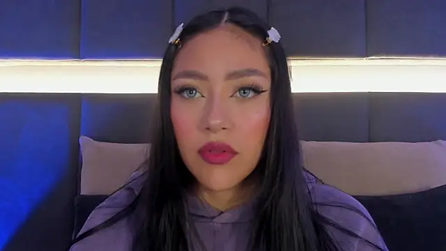 Snapshot of nicolle_pierce chatting on 02.18.25 nicolle pierce online show from 02.18.25