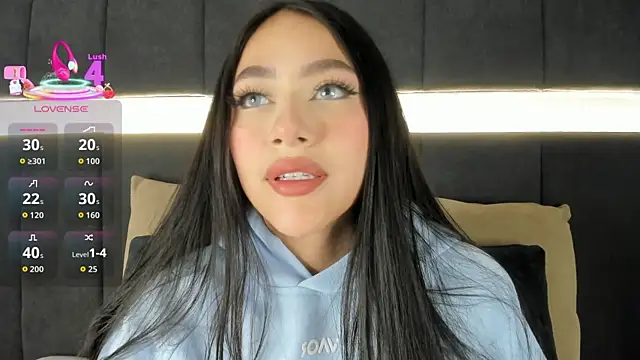 Snapshot of nicolle_pierce chatting on 09.18.25 nicolle pierce online show from 09.18.25