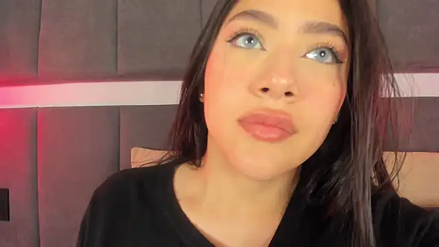 Snapshot of nicolle_pierce chatting on 10.06.25 nicolle pierce online show from 10.06.25