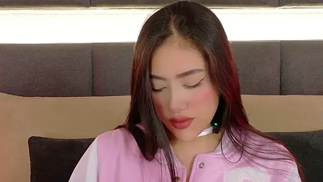 Snapshot of nicolle_pierce chatting on 10.16.25 nicolle pierce online show from 10.16.25