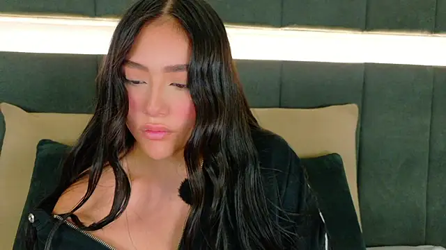 Snapshot of nicolle_pierce chatting on 11.10.25 nicolle pierce online show from 11.10.25