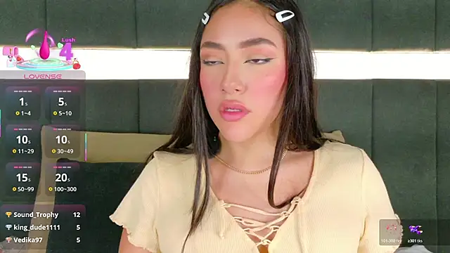 Snapshot of nicolle_pierce chatting on 11.12.25 nicolle pierce online show from 11.12.25