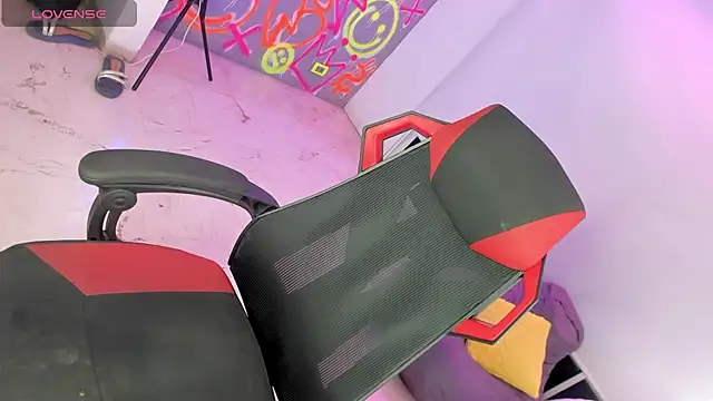 Snapshot of GEANNAROSE chatting on 03.22.25 GEANNAROSE online show from 03.22.25