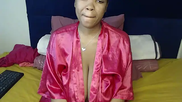 Snapshot of Busty-Londie chatting on 03.18.25 Busty-Londie online show from 03.18.25