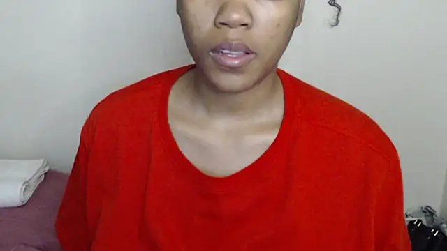 Snapshot of Busty-Londie chatting on 09.14.25 Busty-Londie online show from 09.14.25