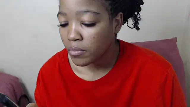 Snapshot of Busty-Londie chatting on 09.14.25 Busty-Londie online show from 09.14.25