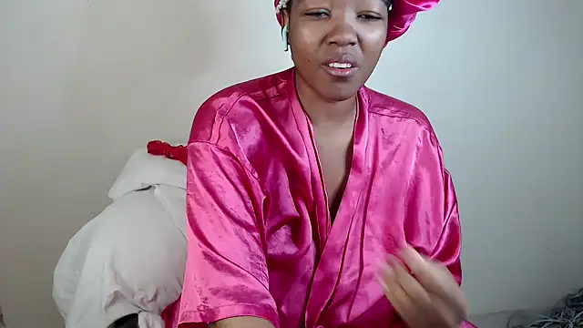 Snapshot of Busty-Londie chatting on 10.02.25 Busty-Londie online show from 10.02.25