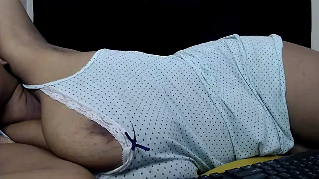 Snapshot of Busty-Londie chatting on 10.06.25 Busty-Londie online show from 10.06.25