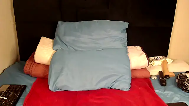 Snapshot of Busty-Londie chatting on 11.28.25 Busty-Londie online show from 11.28.25