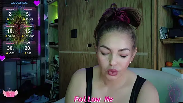 QueenYsuRey online show from 11.10.25