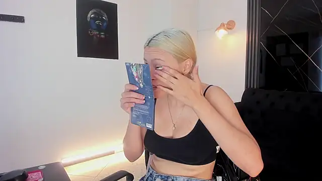 miacarperr1 online show from 02.12.26