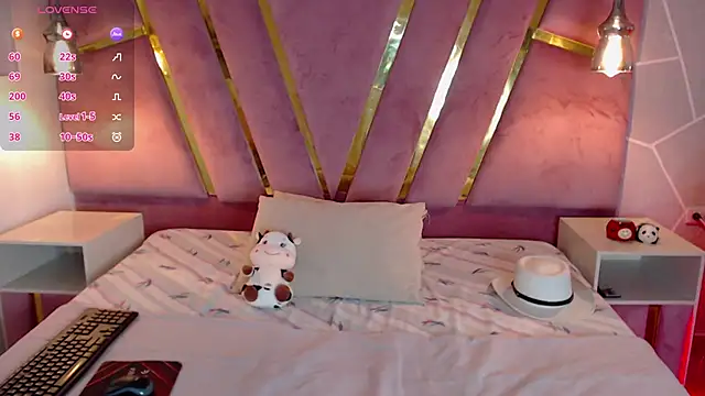 Snapshot of Nina_Harper chatting on 12.10.24 Nina Harper online show from 12.10.24