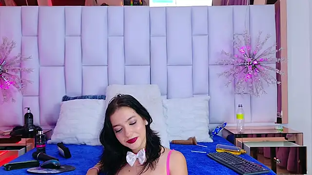 LiliFox18 online show from 12.22.24